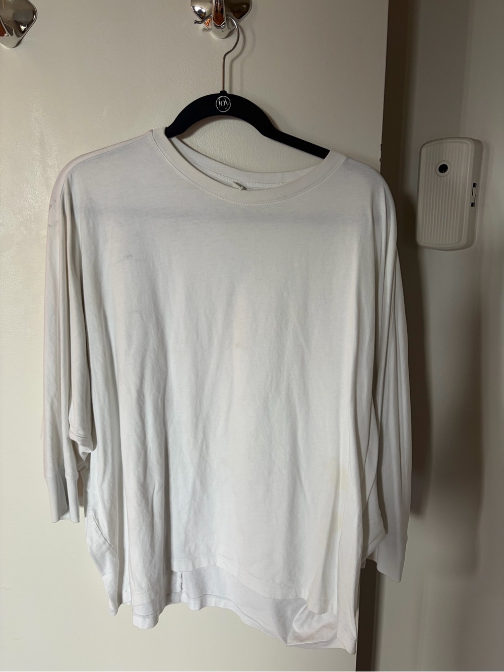 Uniqlo Women’s White Long-Sleeve Crew Neck Shirt - Classic Lightweight